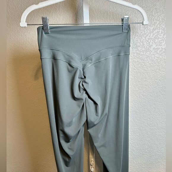 EUC Gymshark x Whitney Simmons Women’s Gray Athletic Workout Leggings - Size XS - Picture 4 of 6
